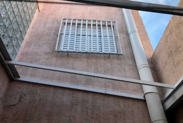 Cobertura abre e fecha policarbonato em Santo André