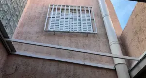 Cobertura abre e fecha policarbonato em Santo André