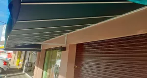 Toldo fixo de lona para comércios: Benefícios para atrair clientes